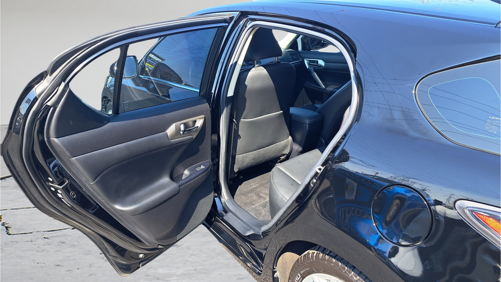 Used 2014 Lexus CT 200h FWD image 26