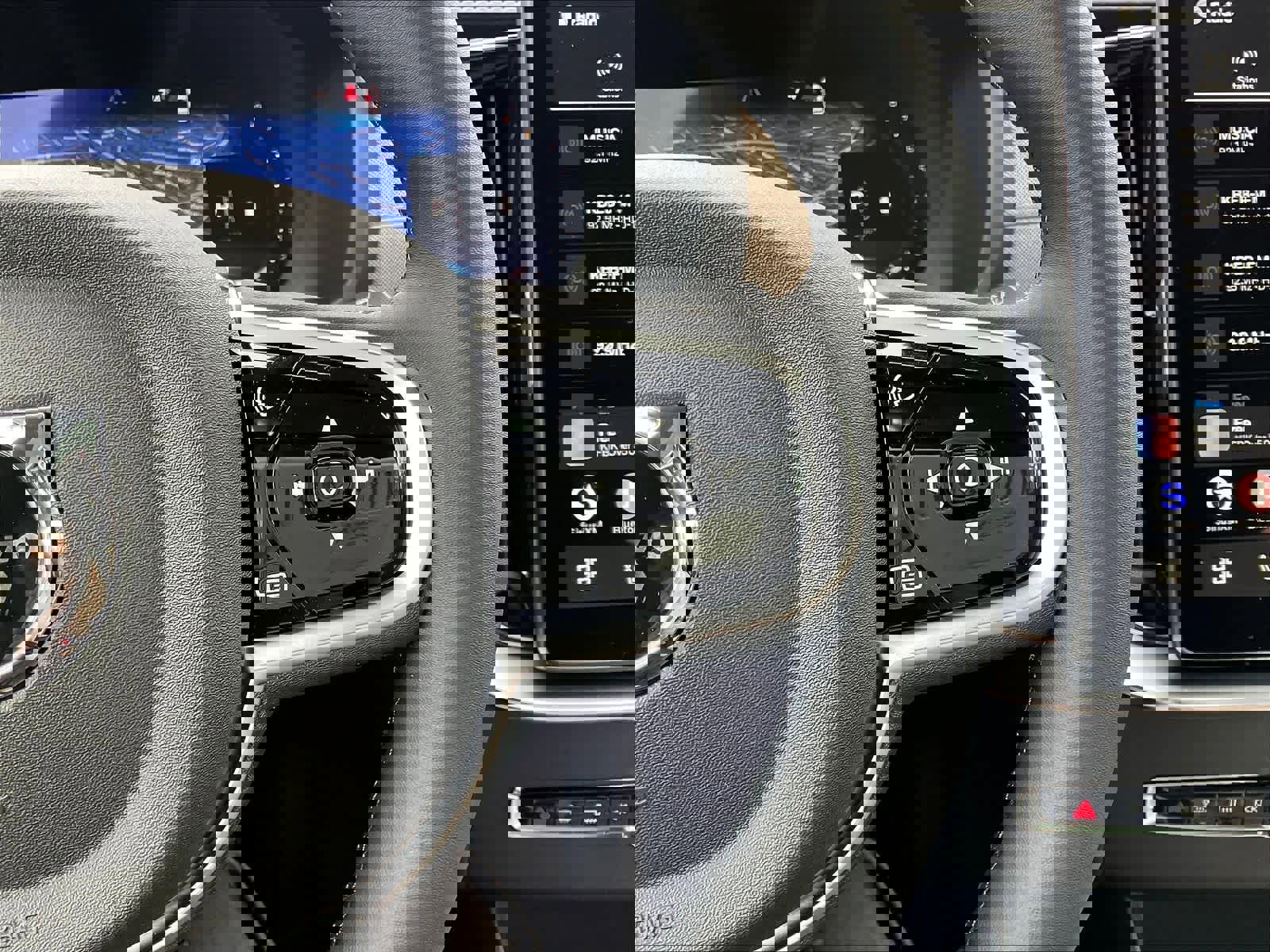 New 2026 Volvo XC90 B5 Core AWD/4WD image 18