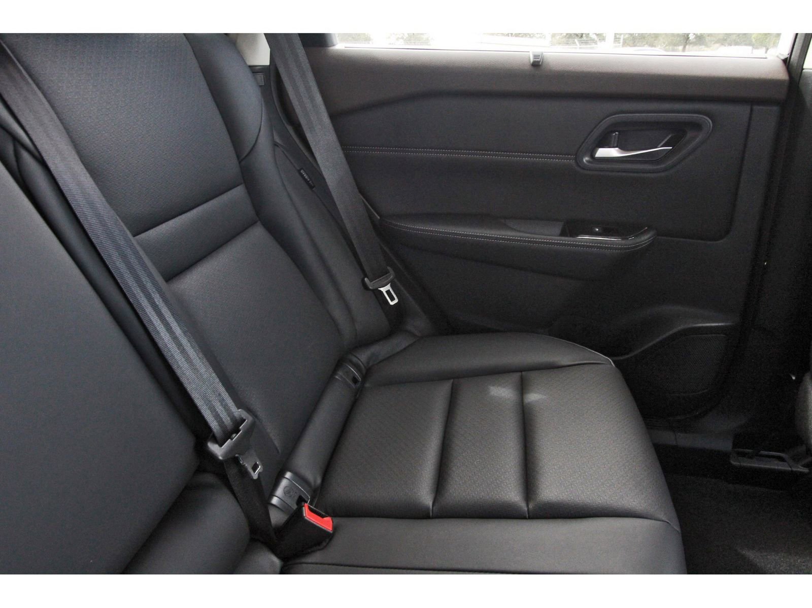 Used 2023 Nissan Rogue SV w/ SV Premium B Package image 15