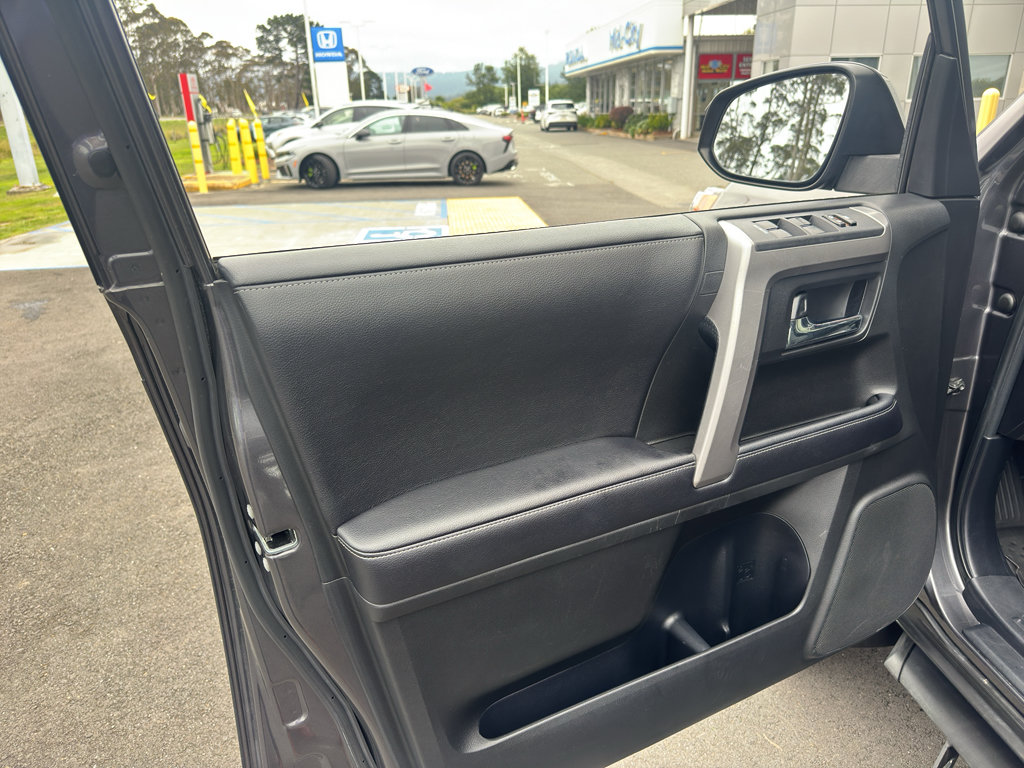 Used 2018 Toyota 4Runner SR5 Premium AWD/4WD image 6