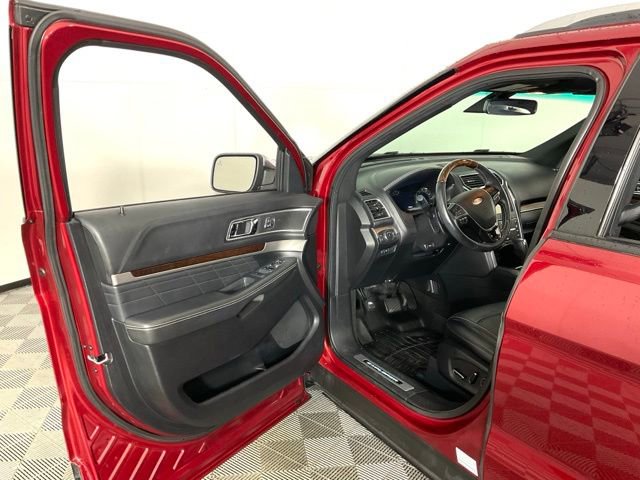 Used 2016 Ford Explorer Platinum image 23