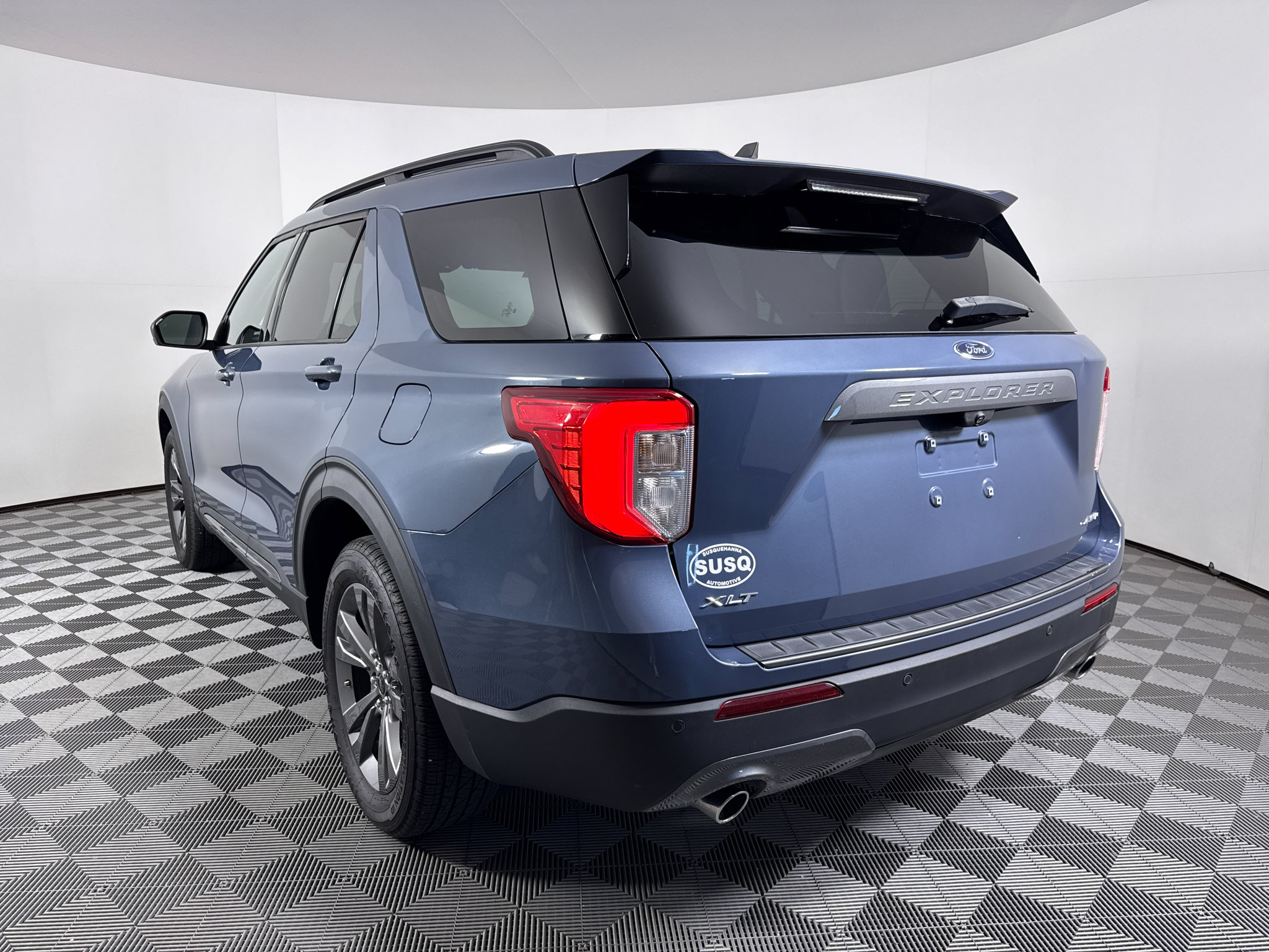 Used 2021 Ford Explorer XLT w/ Equipment Group 202A AWD/4WD image 16