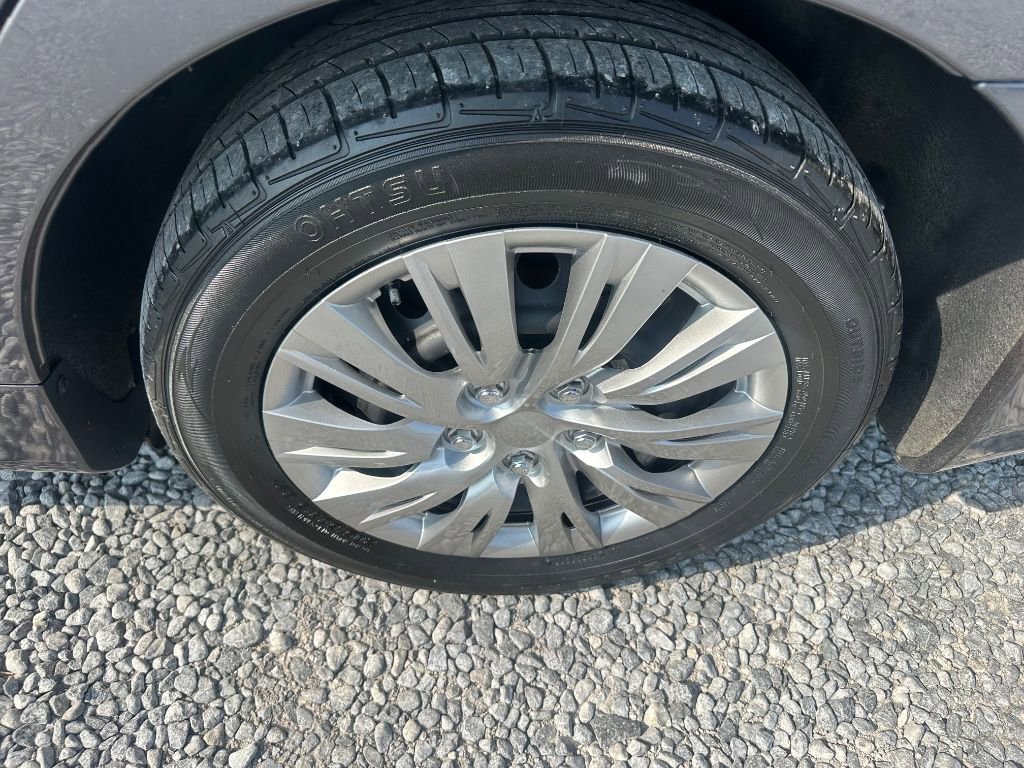 Used 2014 Toyota Camry LE image 13