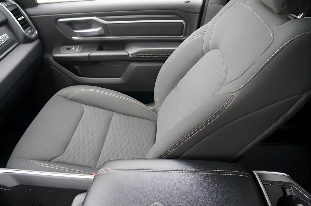 Used 2025 RAM 1500 Big Horn AWD/4WD image 31