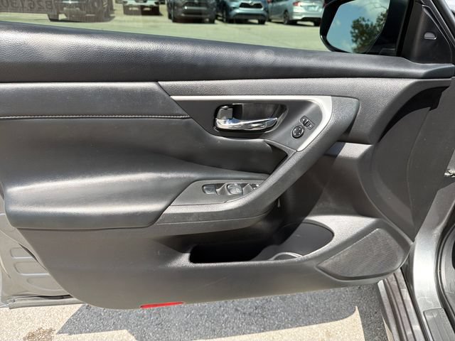 Used 2016 Nissan Altima 3.5 SL FWD image 17