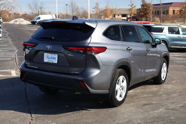Used 2024 Toyota Highlander LE image 6