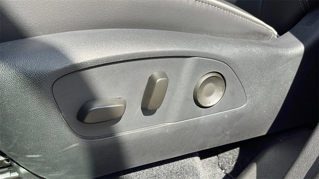 Used 2025 Buick Enclave Sport Touring w/ Power Package image 11