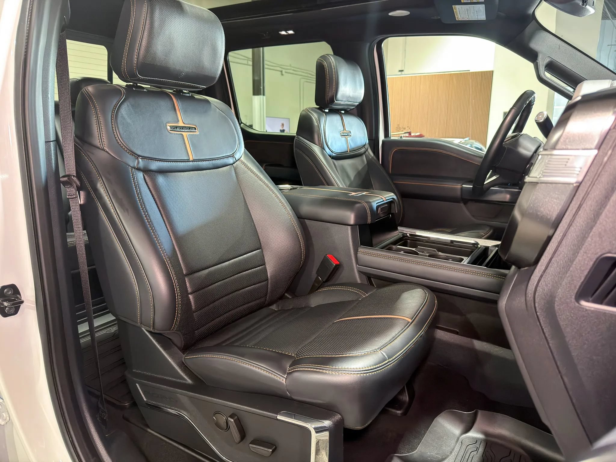 Used 2023 Ford F350 Platinum w/ FX4 Off-Road Package AWD/4WD image 21