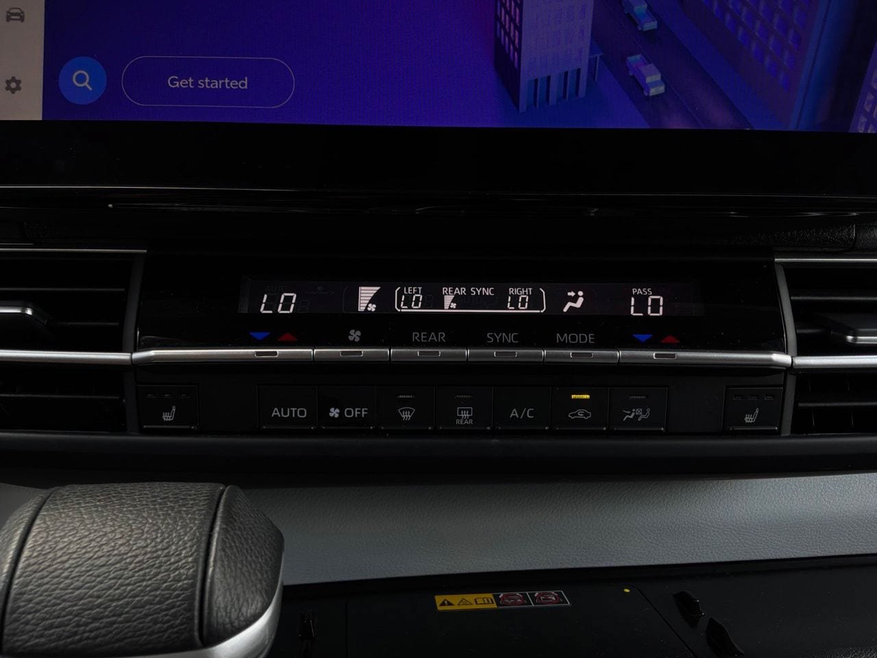Used 2026 Toyota Sienna XLE FWD image 34