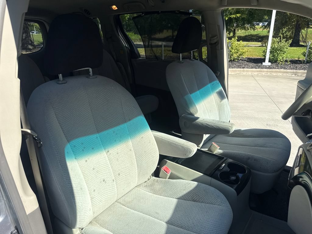 Used 2011 Toyota Sienna LE FWD image 34