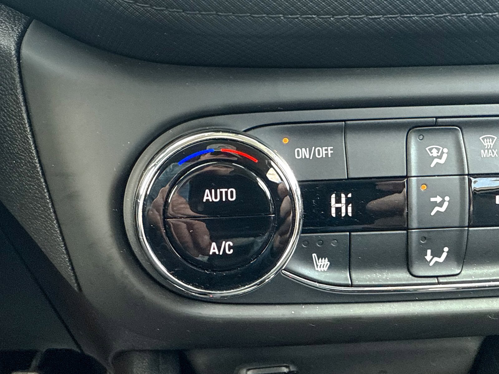 Certified 2023 Chevrolet TrailBlazer LT w/ Convenience Package image 30