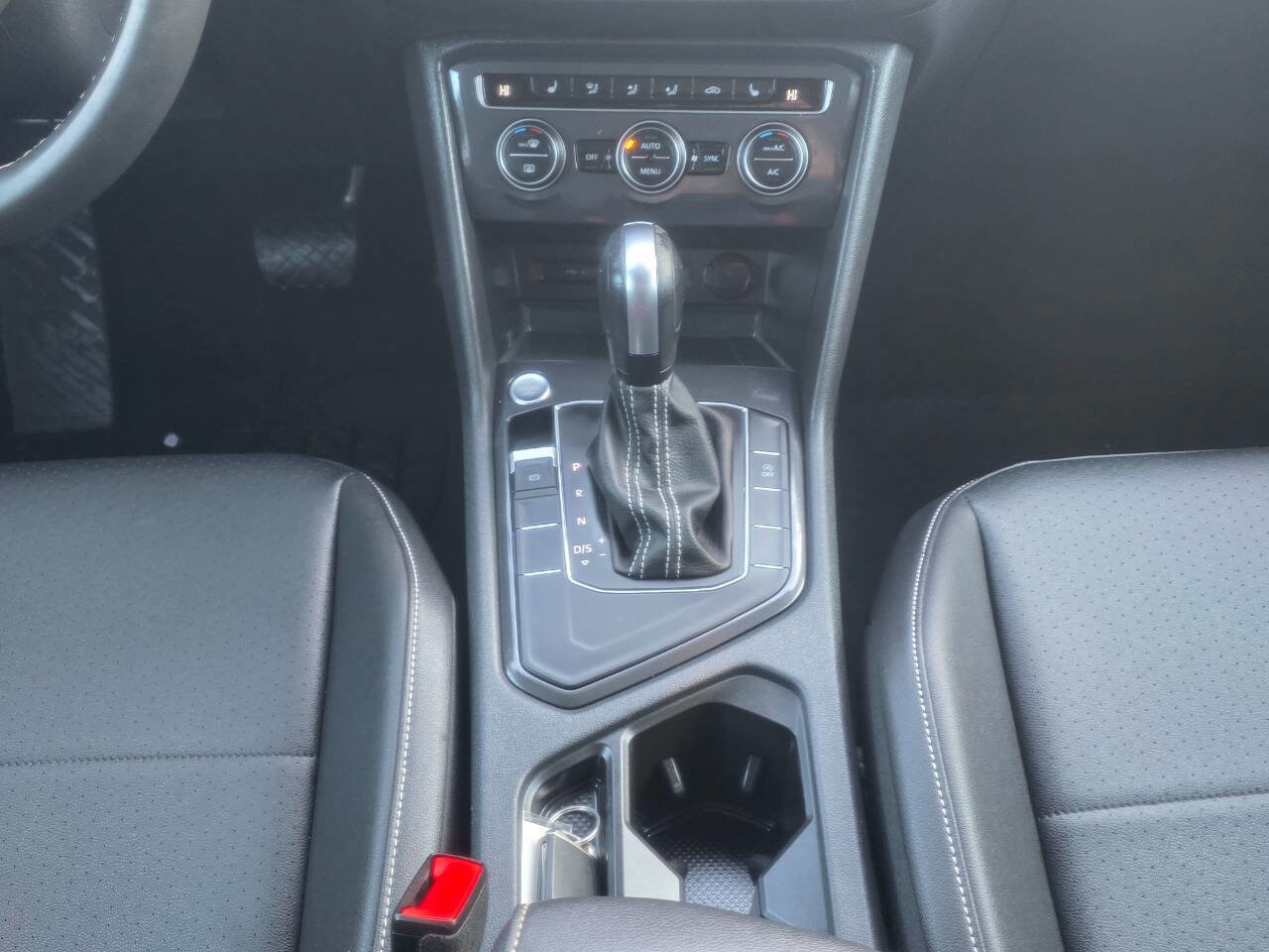 Used 2021 Volkswagen Tiguan SE 4dr SUV image 19