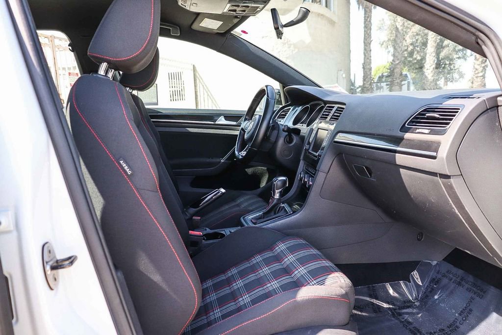 Used 2017 Volkswagen GTI Sport image 18