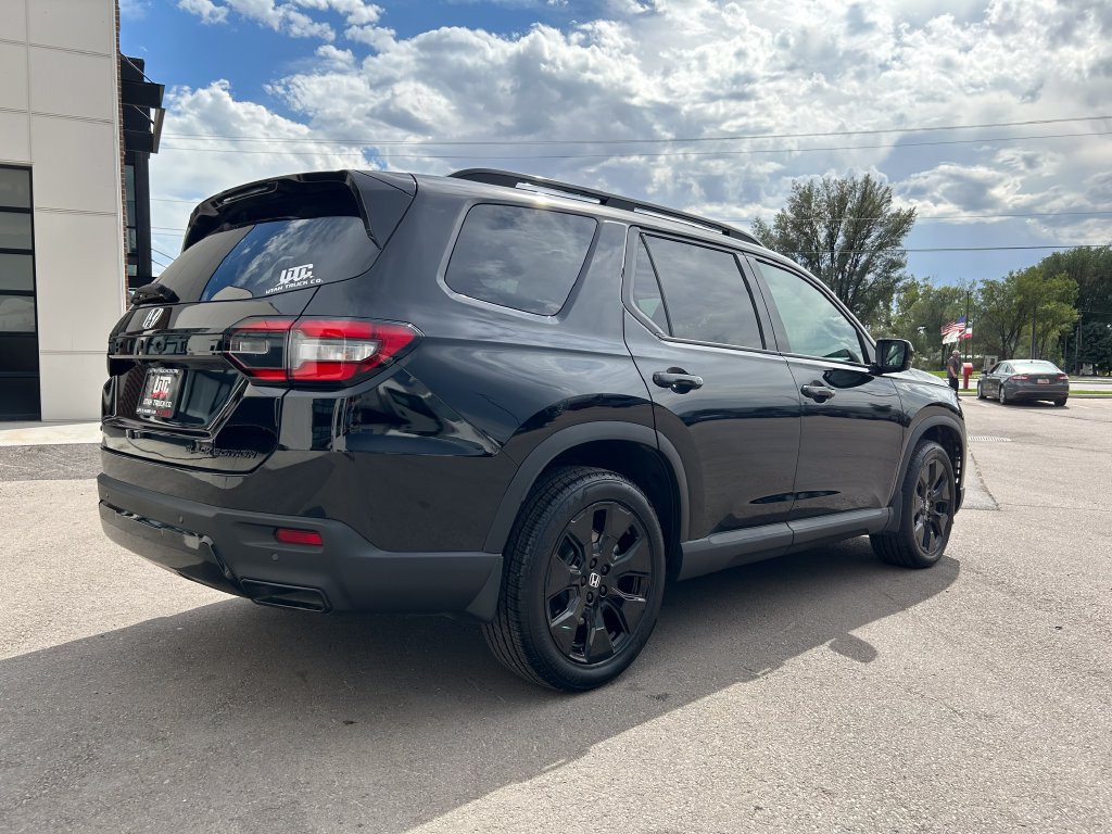 Used 2026 Honda Pilot Black Edition image 3