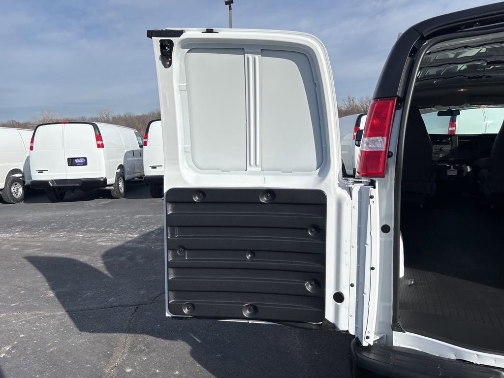 New 2025 Chevrolet Express 2500 w/ Driver Convenience Package image 29