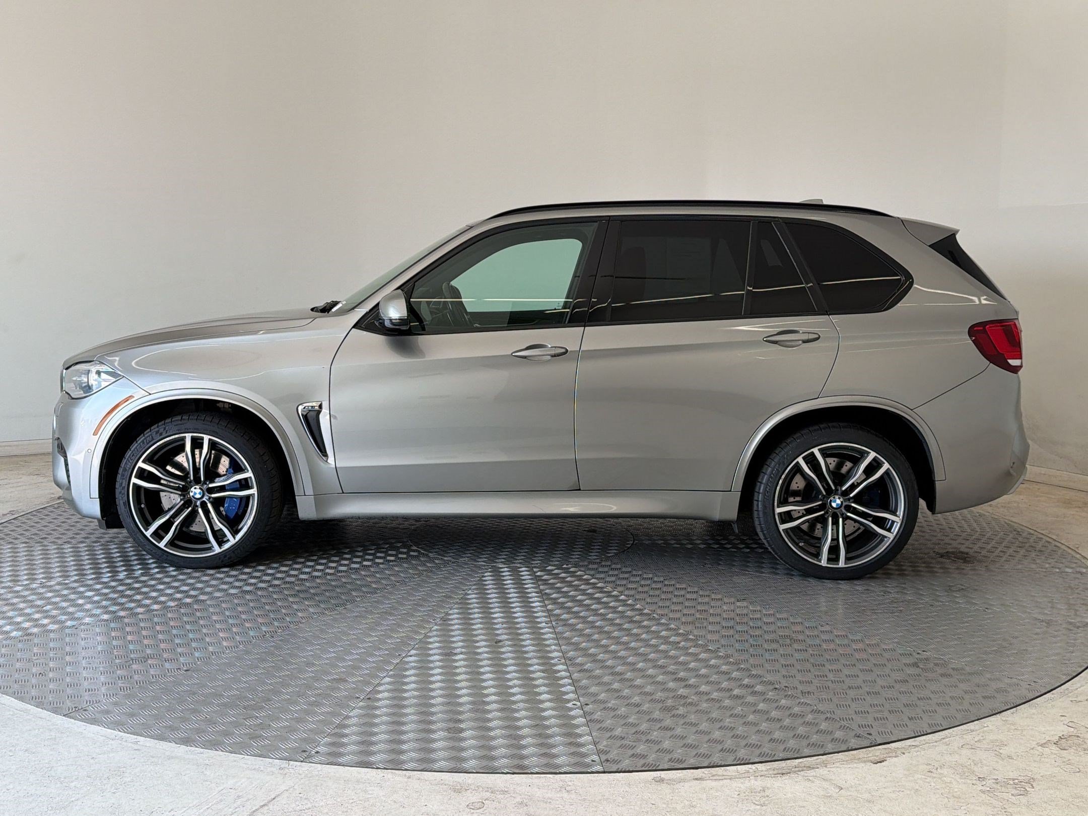 Used 2017 BMW X5 M AWD/4WD image 2