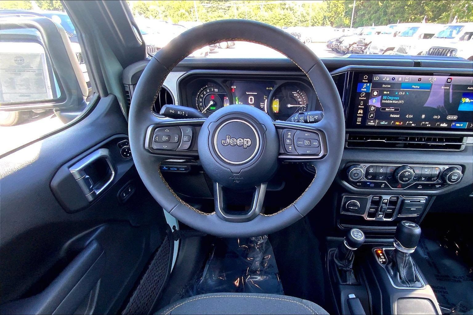 Used 2024 Jeep Wrangler Unlimited w/ Convenience Group AWD/4WD image 5