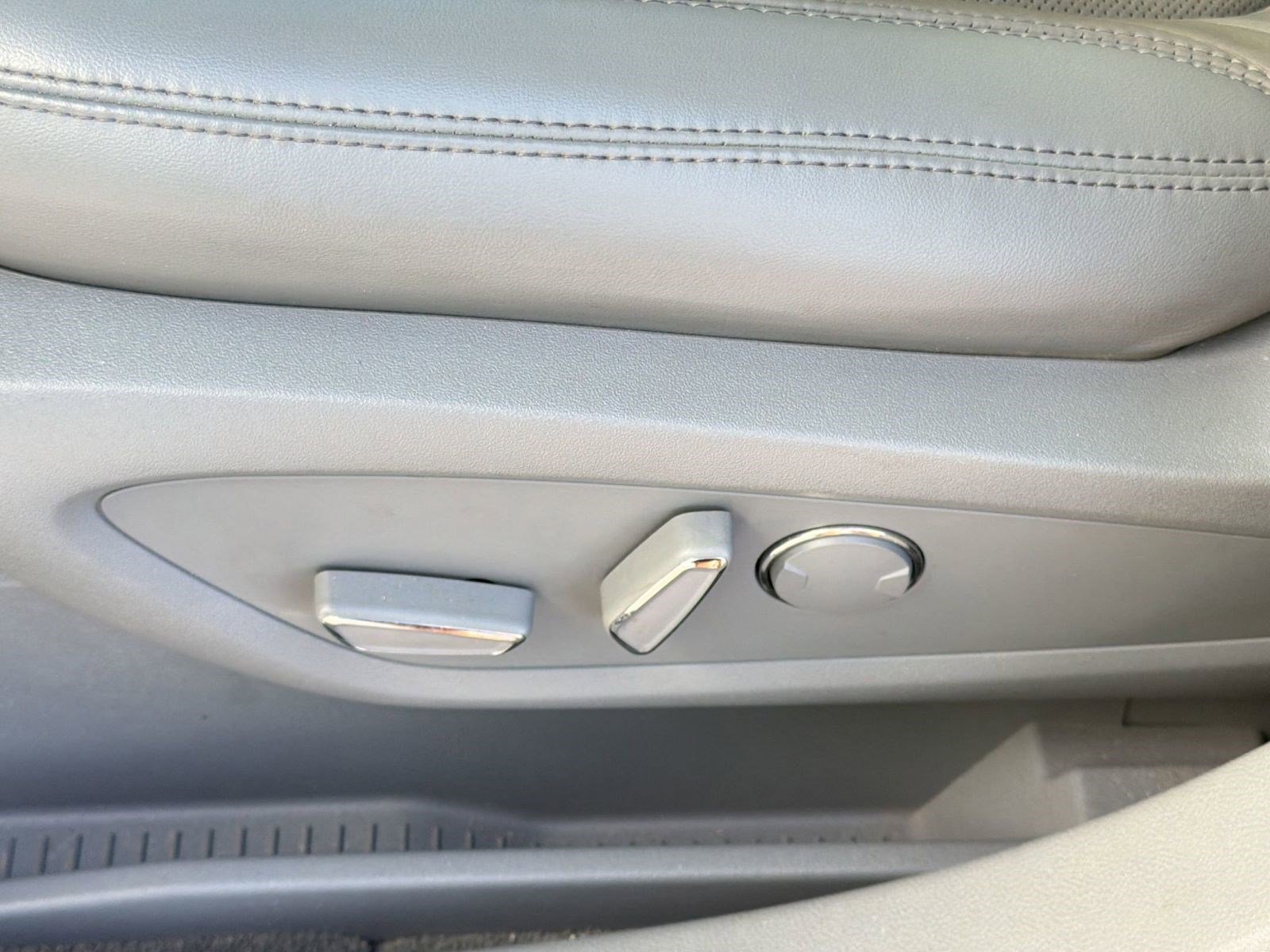 Used 2020 Lincoln Nautilus Reserve FWD image 13