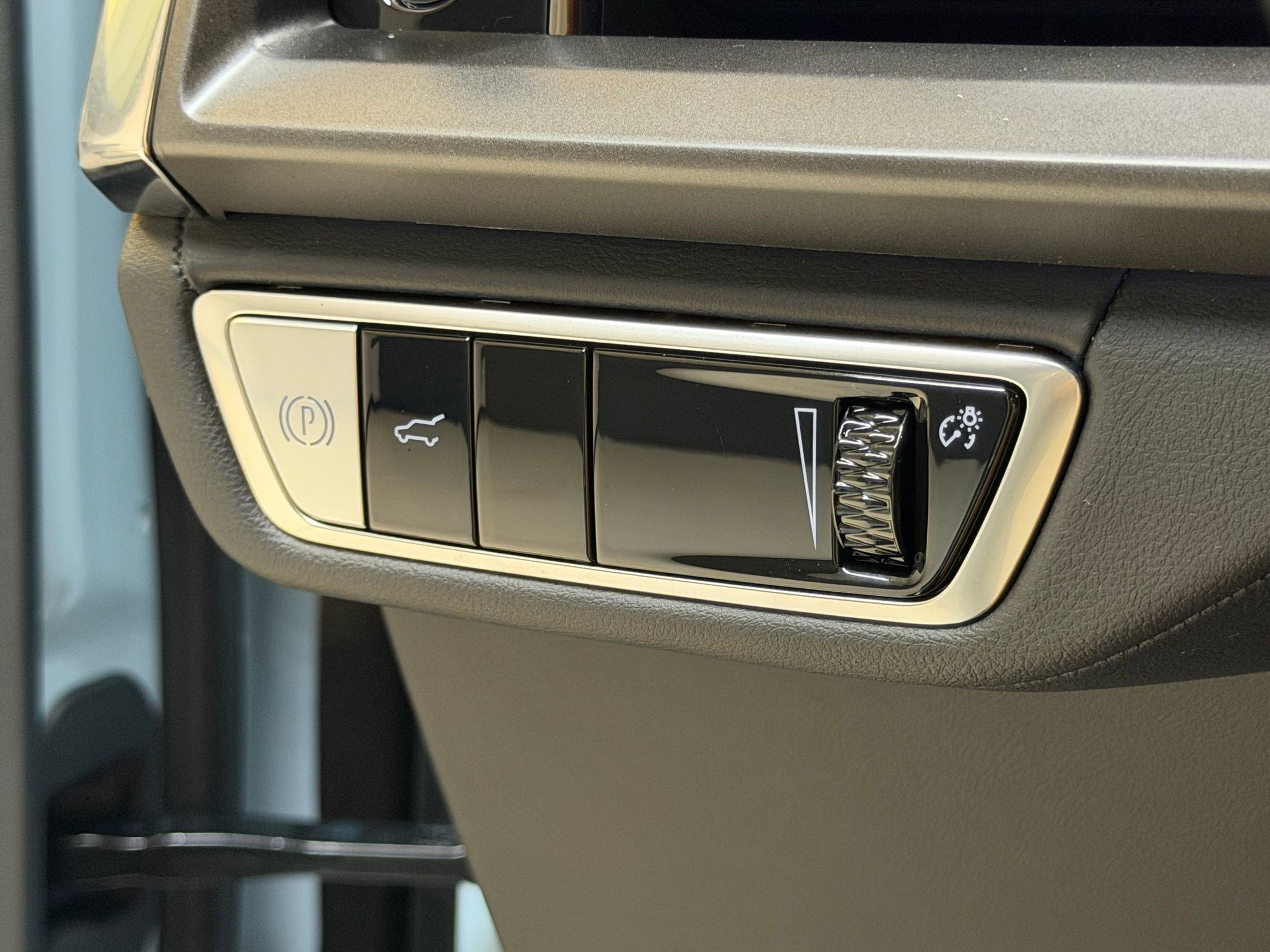 New 2026 Cadillac Vistiq Sport image 17