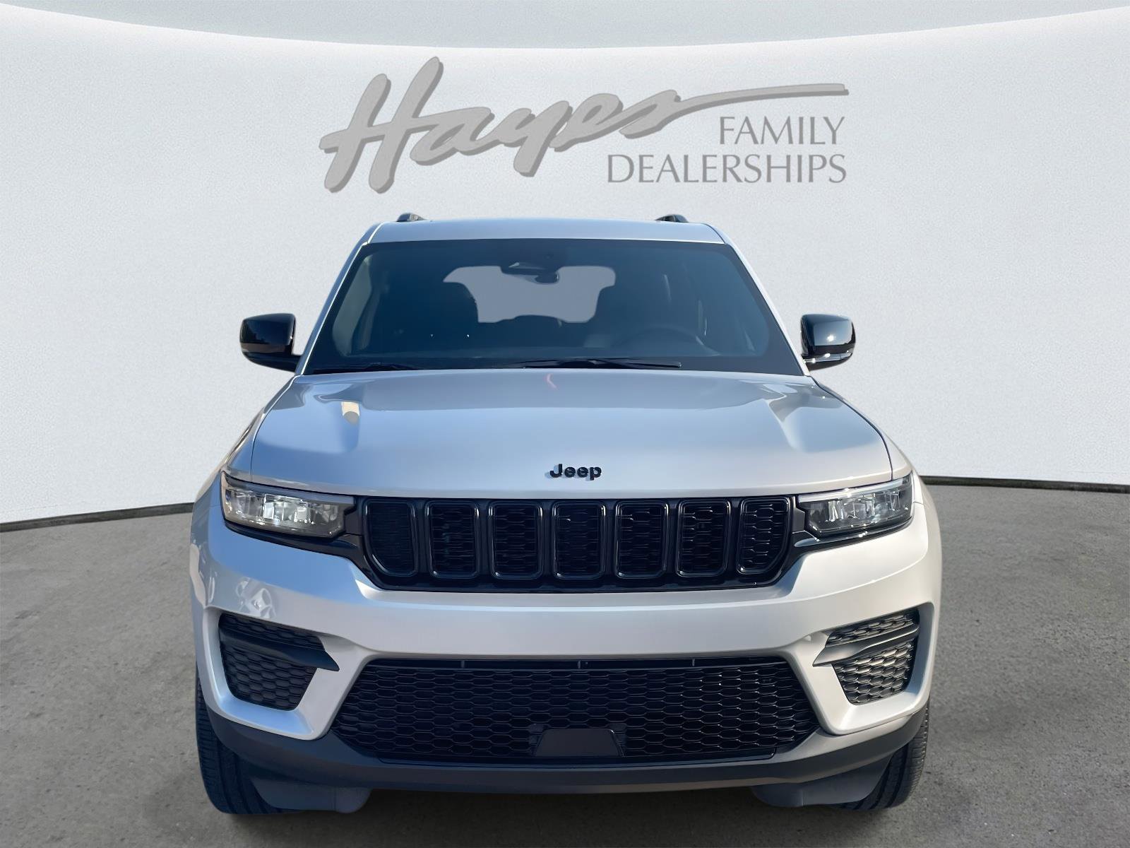 Used 2025 Jeep Grand Cherokee Altitude image 33