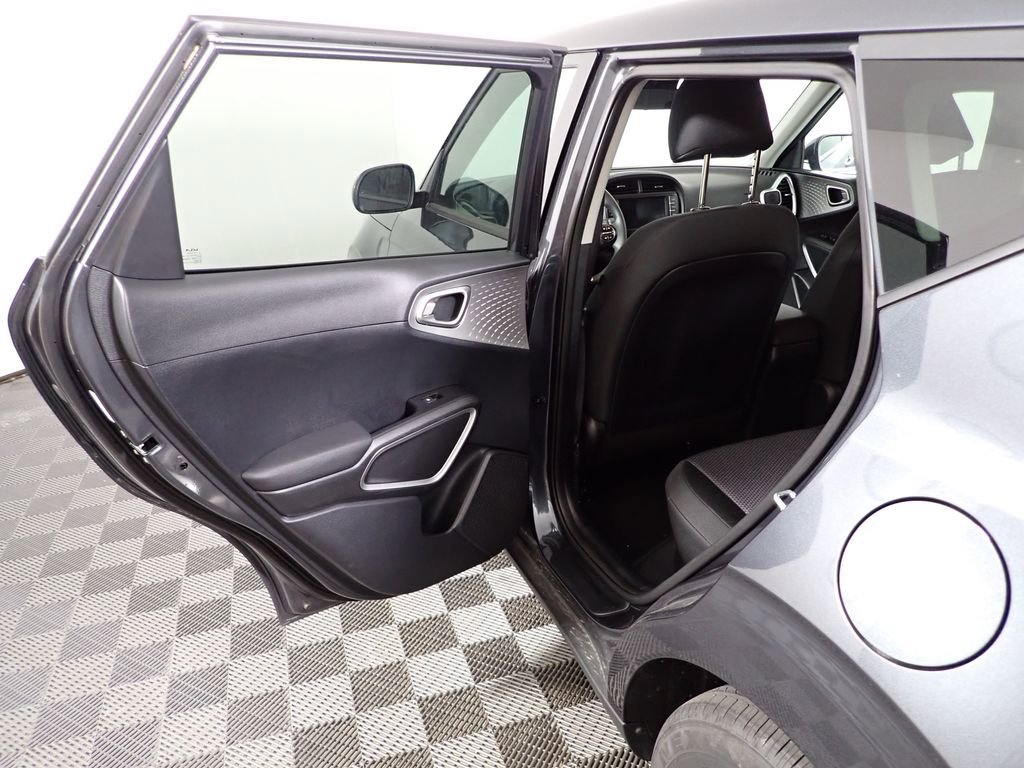 Used 2025 Kia Soul LX w/ LX Technology Package FWD image 27