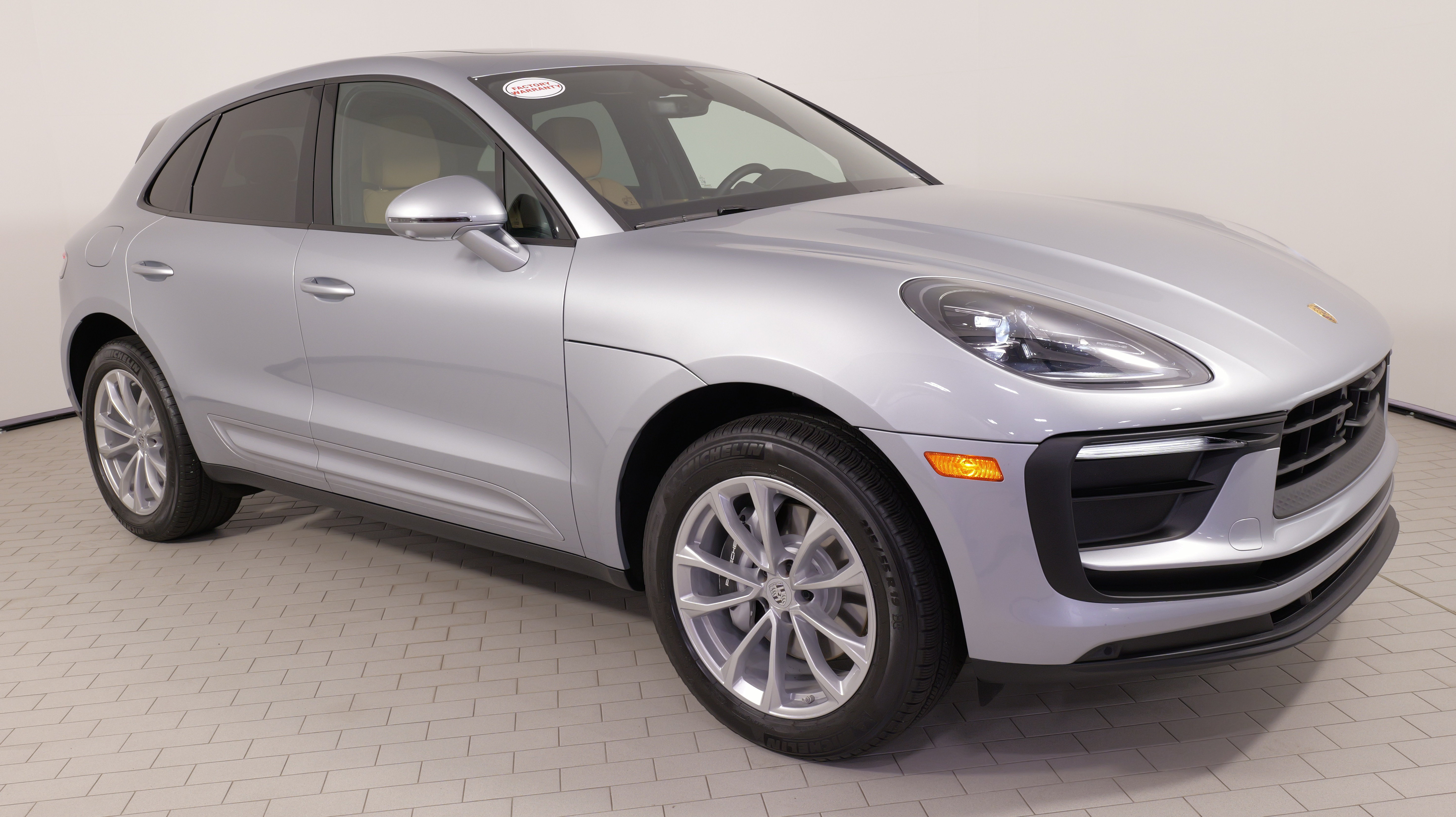 Used 2025 Porsche Macan AWD/4WD image 6