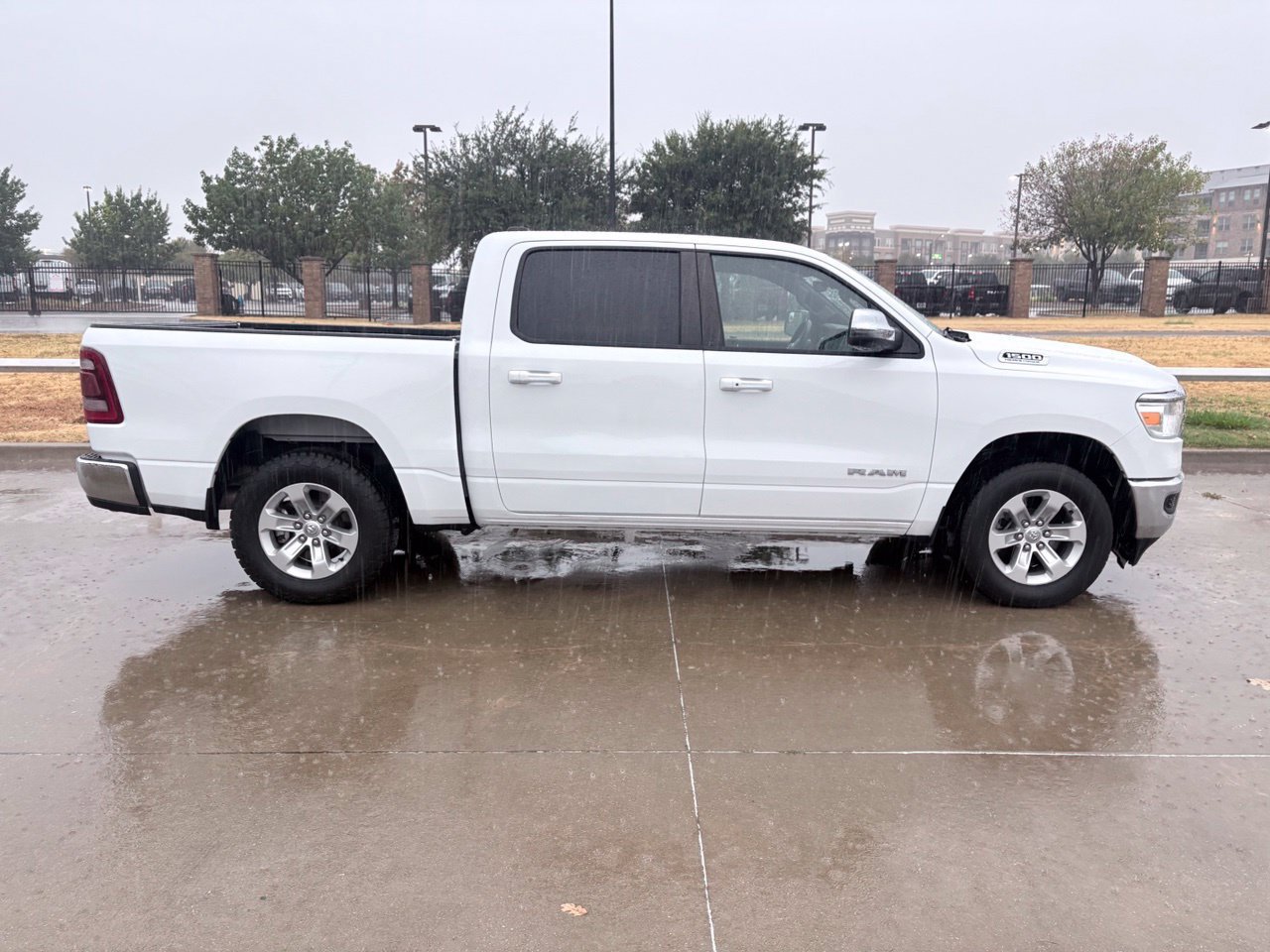 Used 2024 RAM 1500 Laramie AWD/4WD image 3