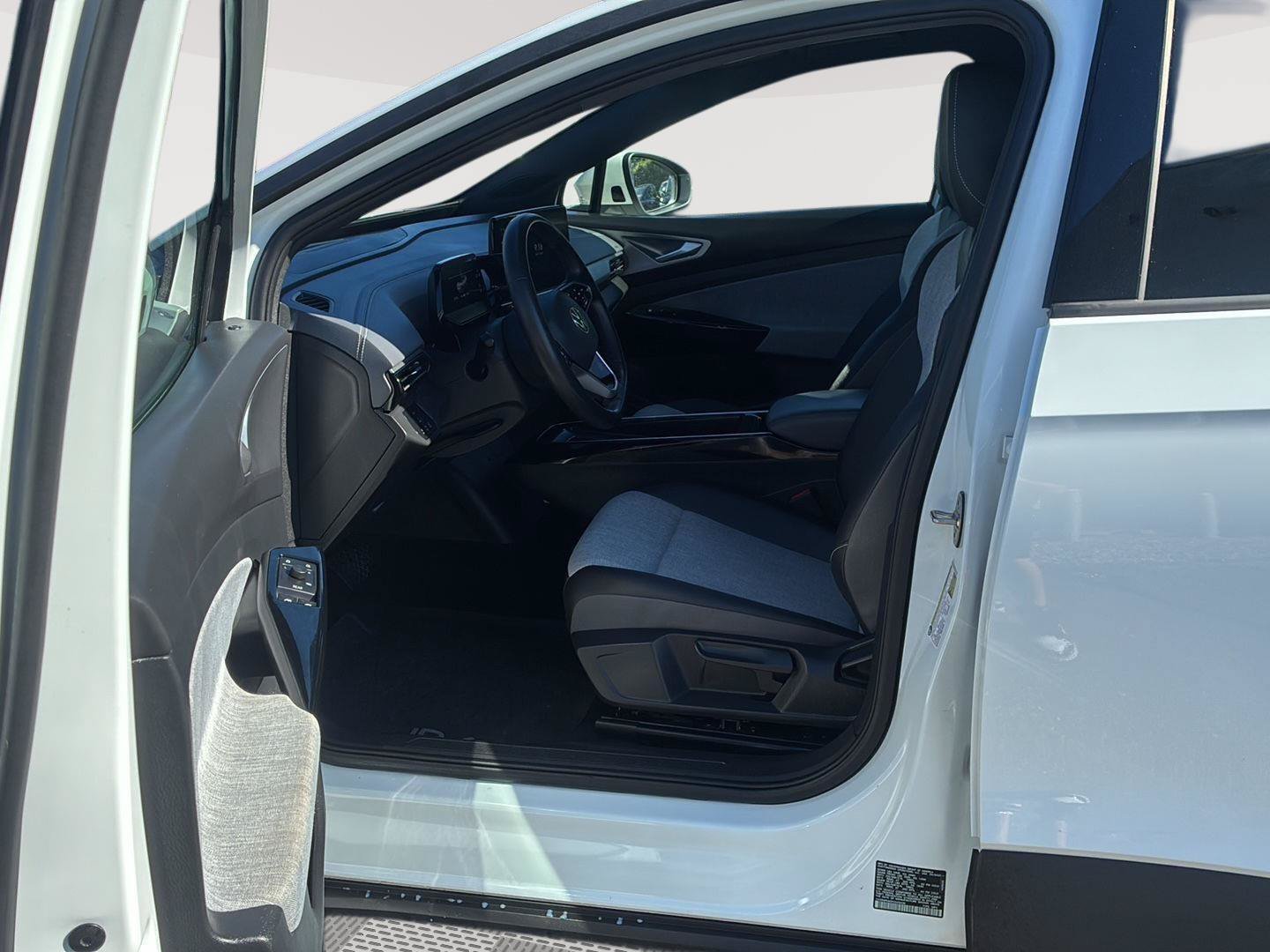 Used 2023 Volkswagen ID.4 Pro AWD/4WD image 28