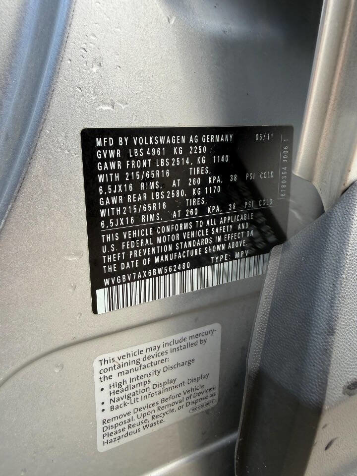 Used 2011 Volkswagen Tiguan SE image 14