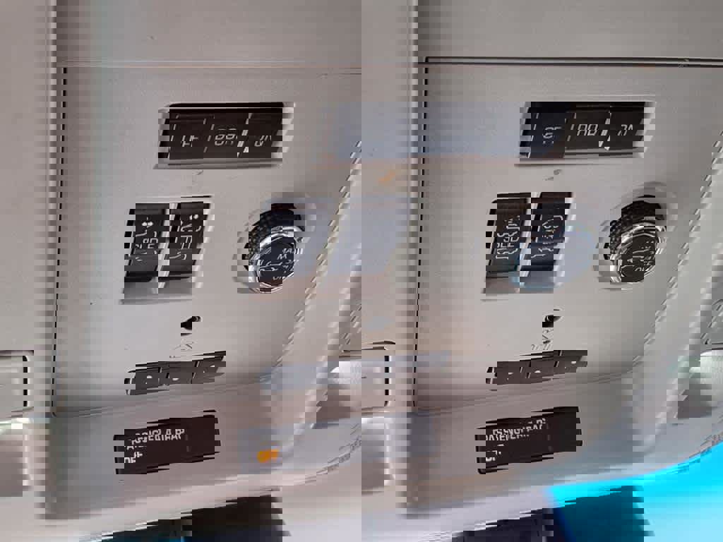 Used 2020 GMC Yukon Denali w/ Open Road Package image 26