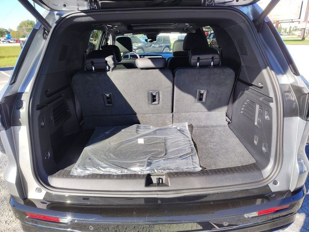 Used 2024 Chevrolet Traverse RS w/ LPO, Floor Liner Package image 19