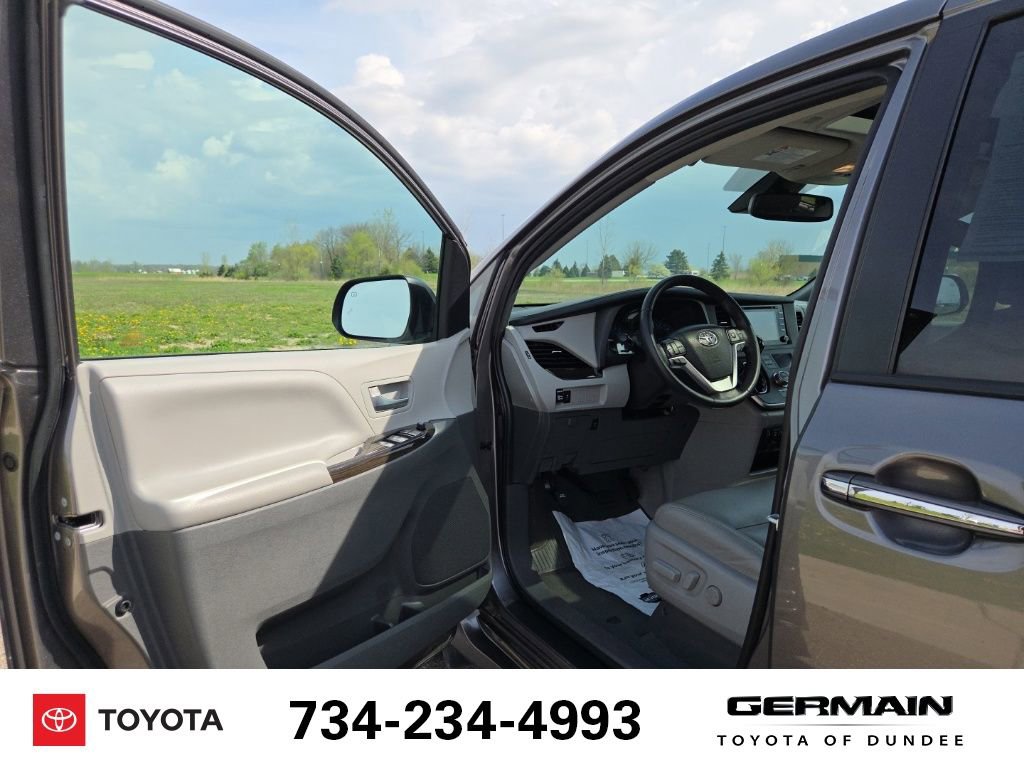 Used 2020 Toyota Sienna XLE FWD image 12
