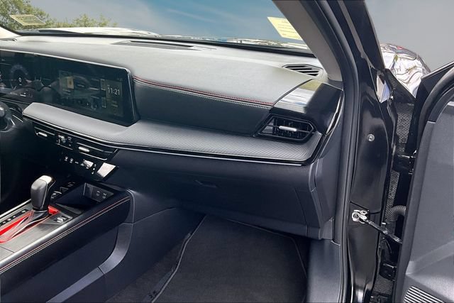 Certified 2025 Nissan Kicks SR AWD/4WD image 25