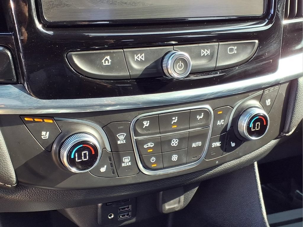 Used 2023 Chevrolet Traverse Premier FWD image 12