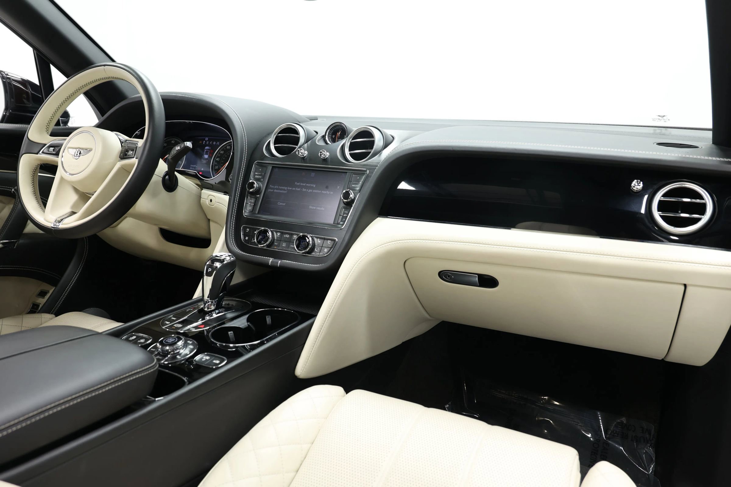 Used 2017 Bentley Bentayga image 97