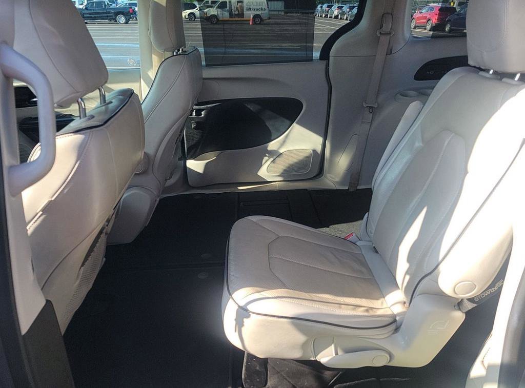 Used 2021 Chrysler Pacifica Limited w/ Premium & Safety Sphere Group AWD/4WD image 5