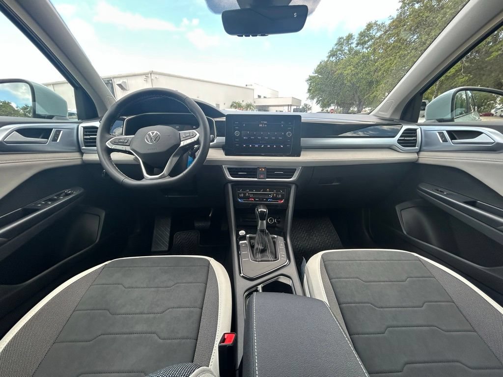 New 2026 Volkswagen Taos SE FWD image 10