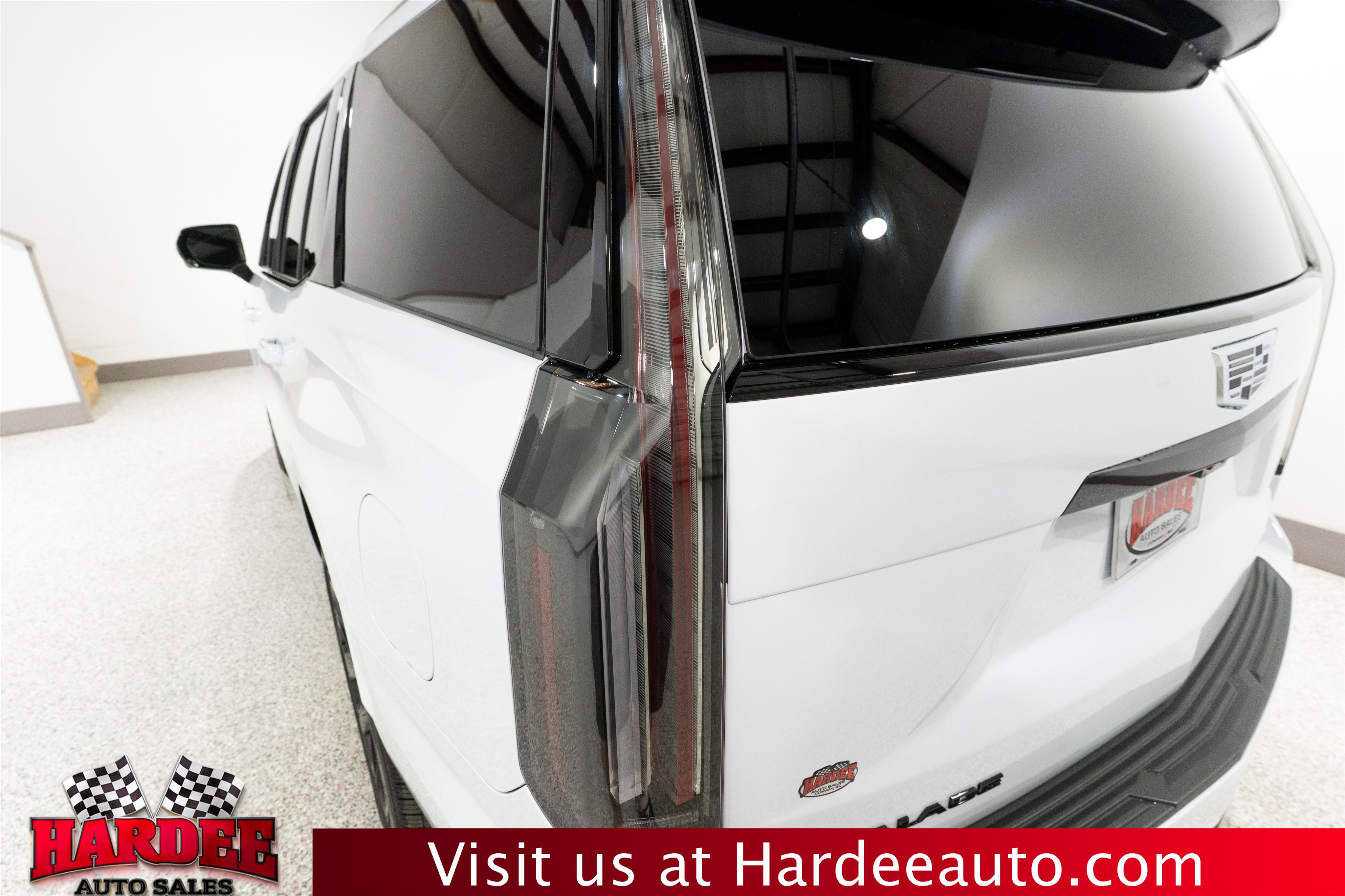 Used 2026 Cadillac Escalade Platinum Sport w/ LPO, ONYX Package AWD/4WD image 9