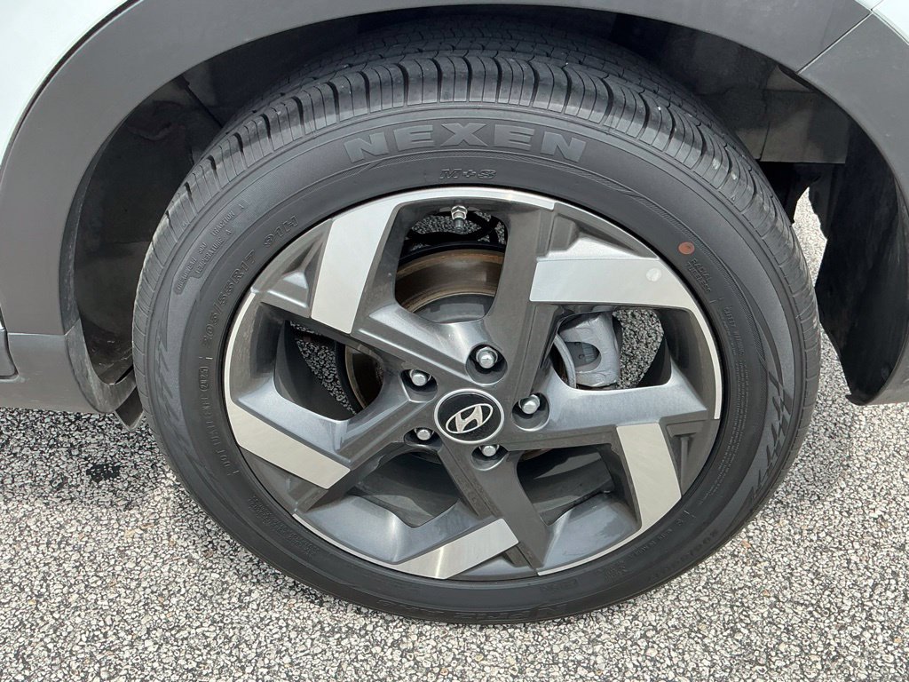 Used 2025 Hyundai Venue SEL FWD image 22
