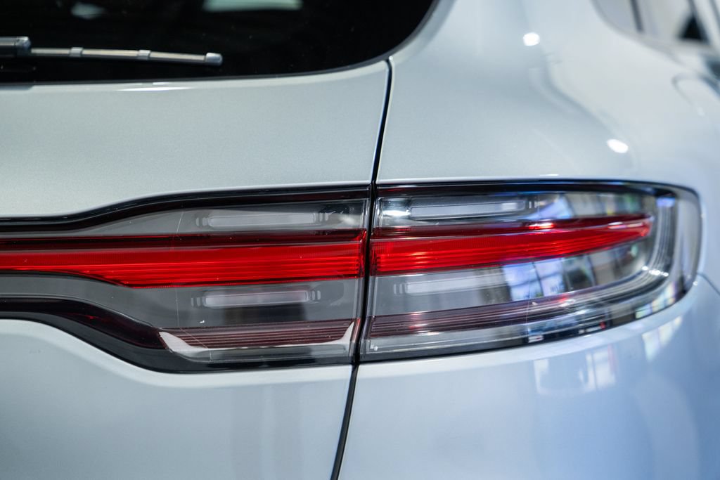 Used 2022 Porsche Macan AWD/4WD image 6