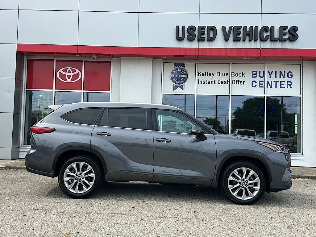 Certified 2023 Toyota Highlander Limited FWD image 7