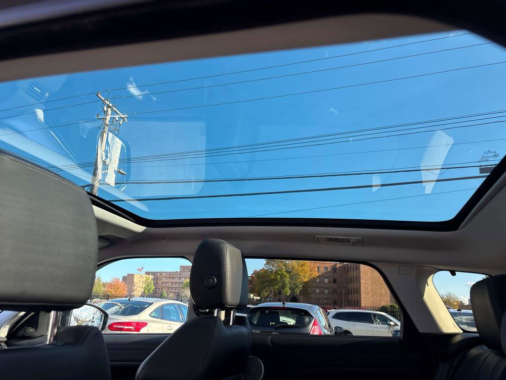 Used 2018 Land Rover Range Rover Evoque SE image 9