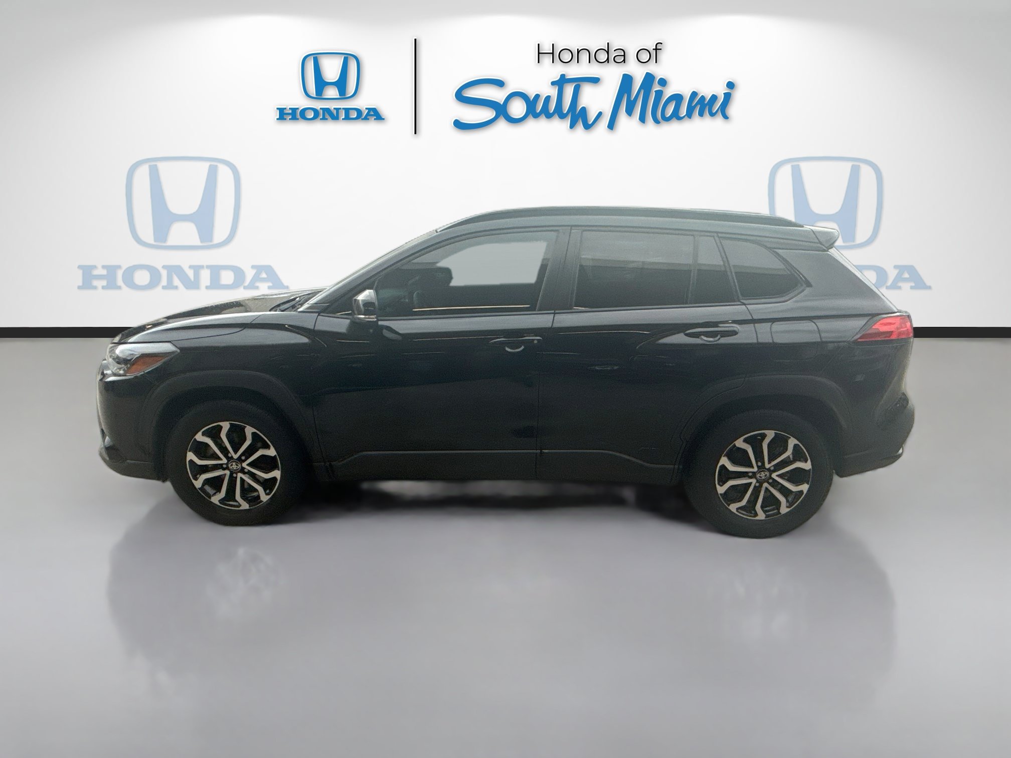 Used 2023 Toyota Corolla Cross AWD Hybrid image 4