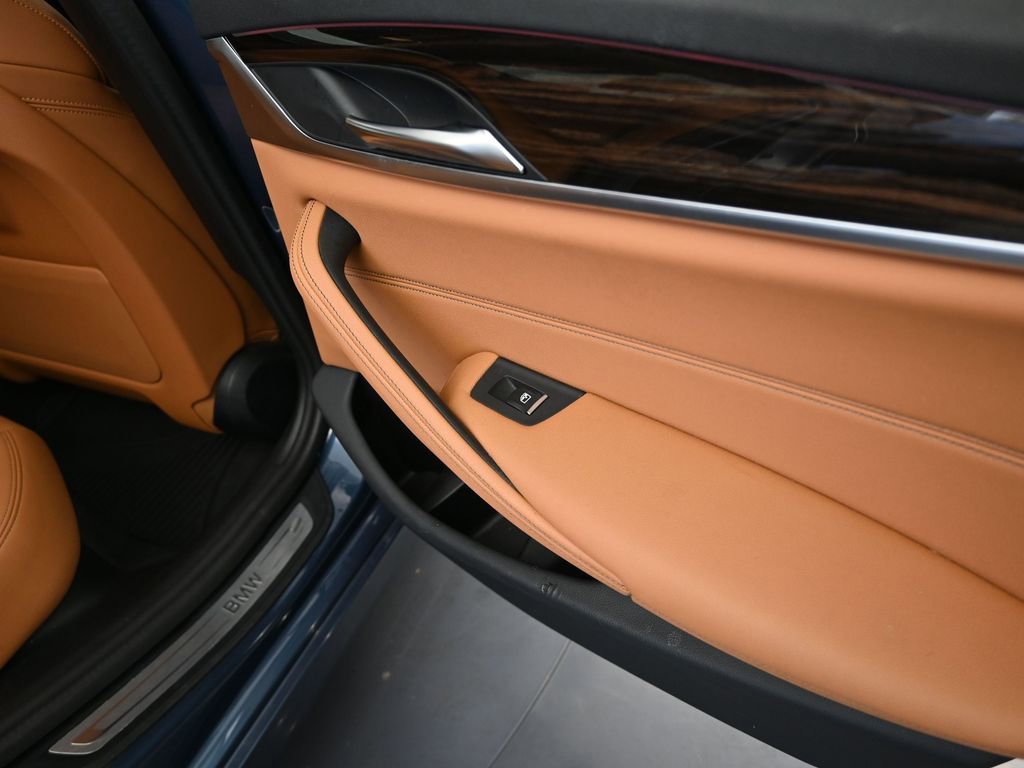 Used 2023 BMW 530e xDrive w/ Convenience Package image 21