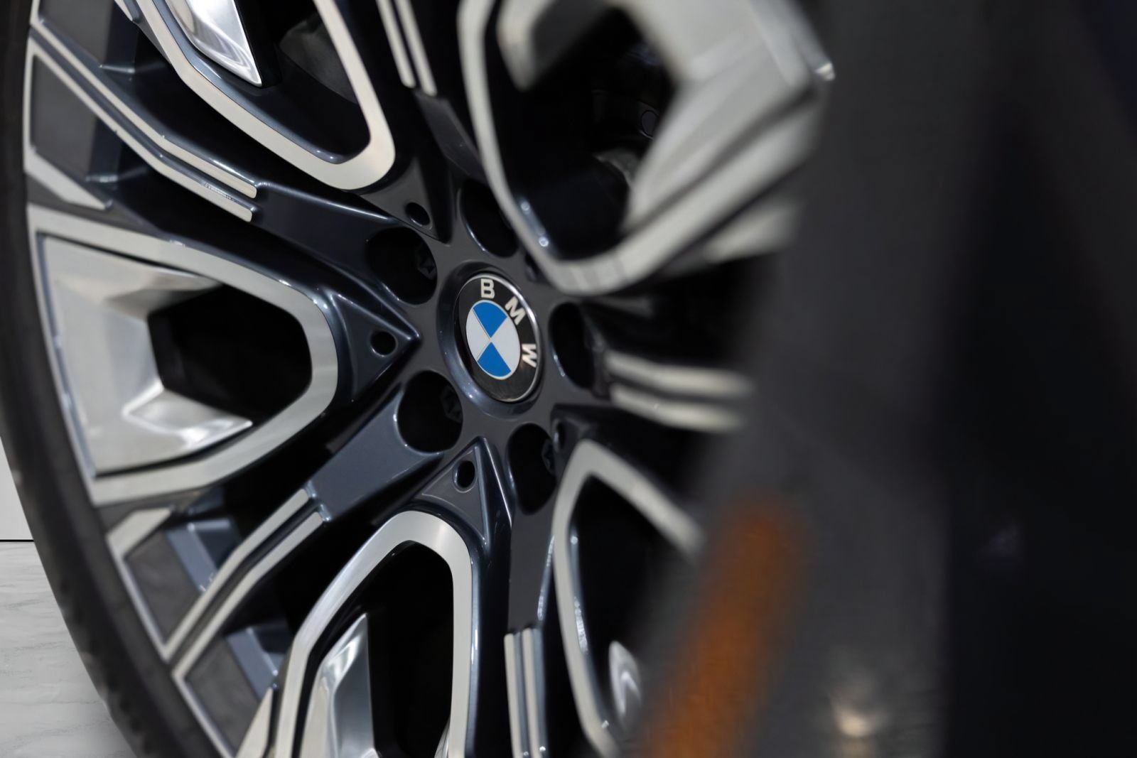 Used 2025 BMW i7 xDrive60 AWD/4WD image 39