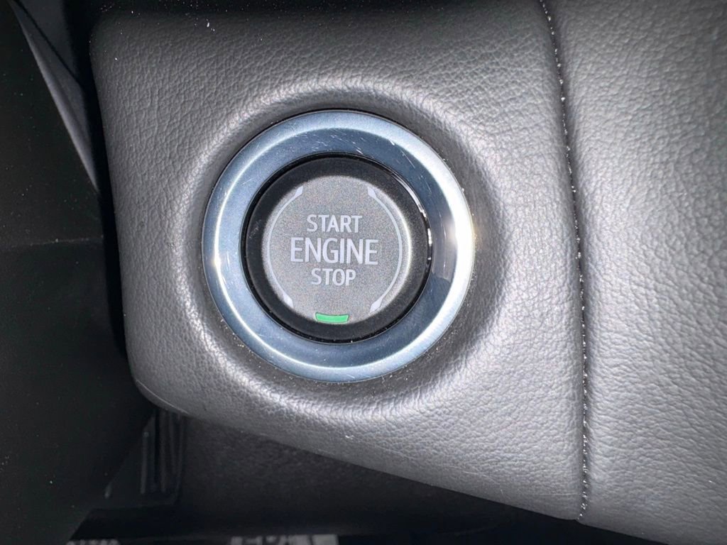 Used 2023 Chevrolet Suburban Premier image 31