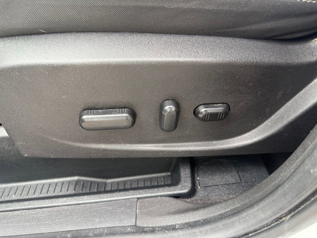 Used 2016 Ford Escape SE w/ Equipment Group 201A image 6