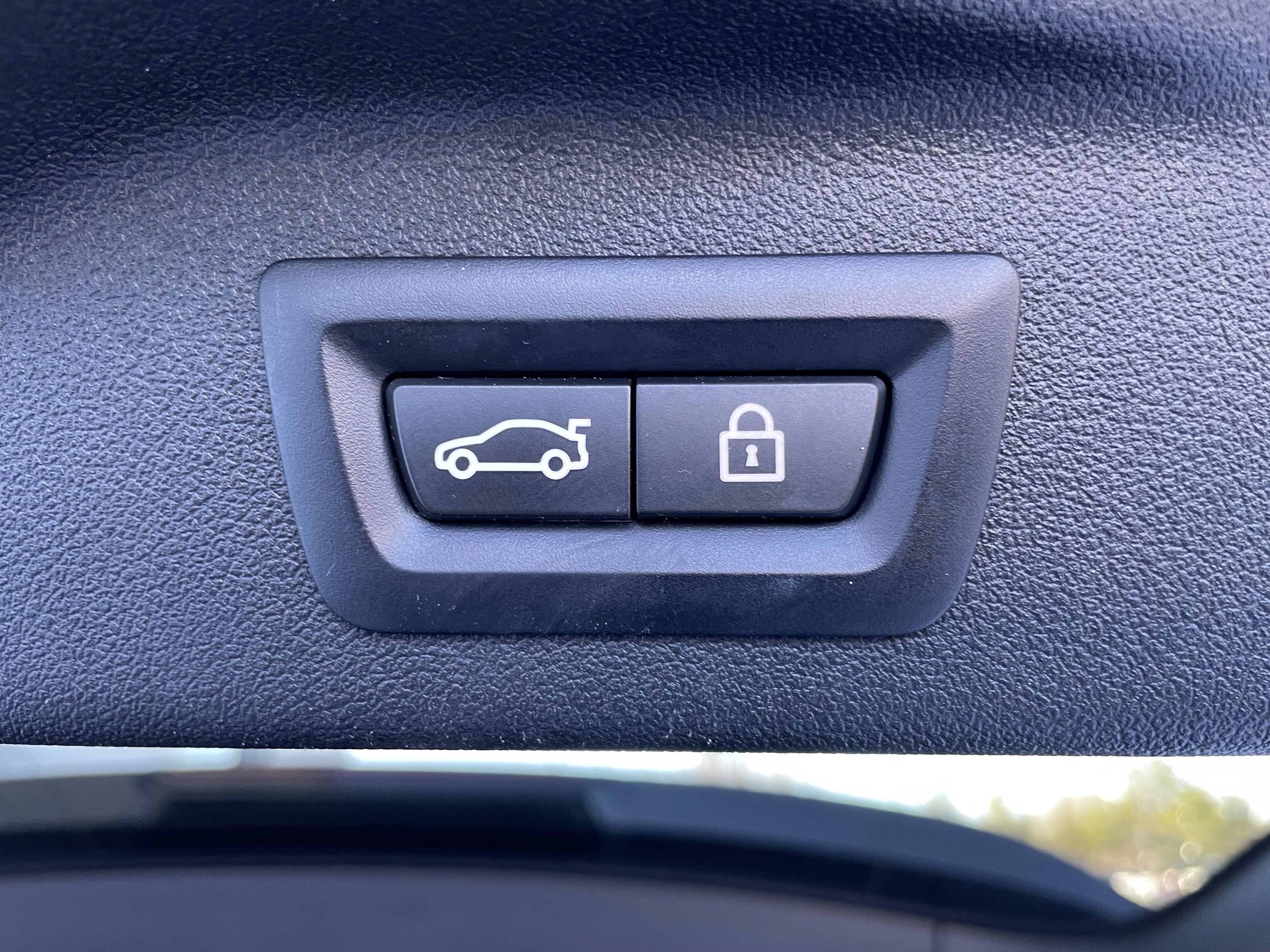 Used 2022 BMW X7 M50i w/ Luxury Seating Package image 42