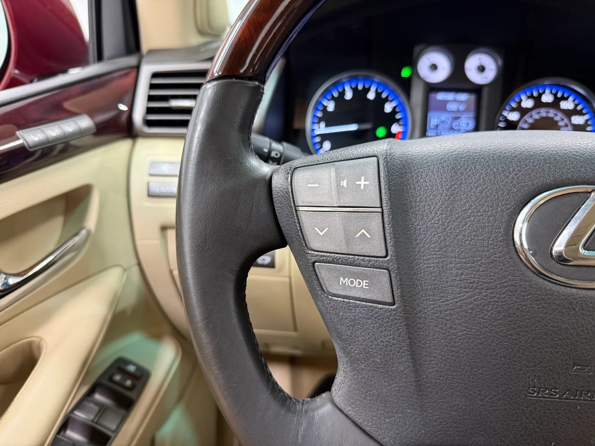 Used 2010 Lexus LX 570 4WD image 34