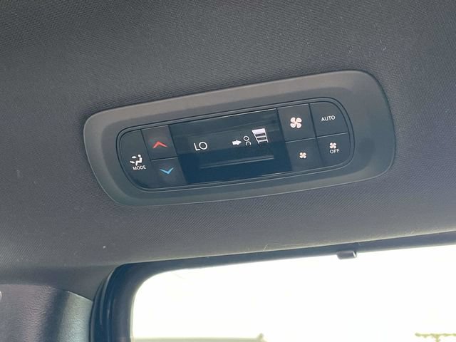 Used 2025 Chrysler Pacifica Select FWD image 19